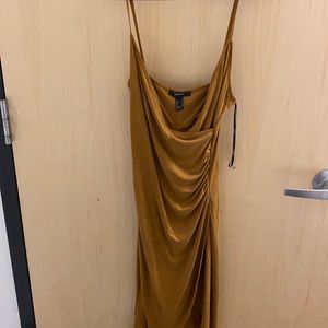 Flattering mini dress with a slit